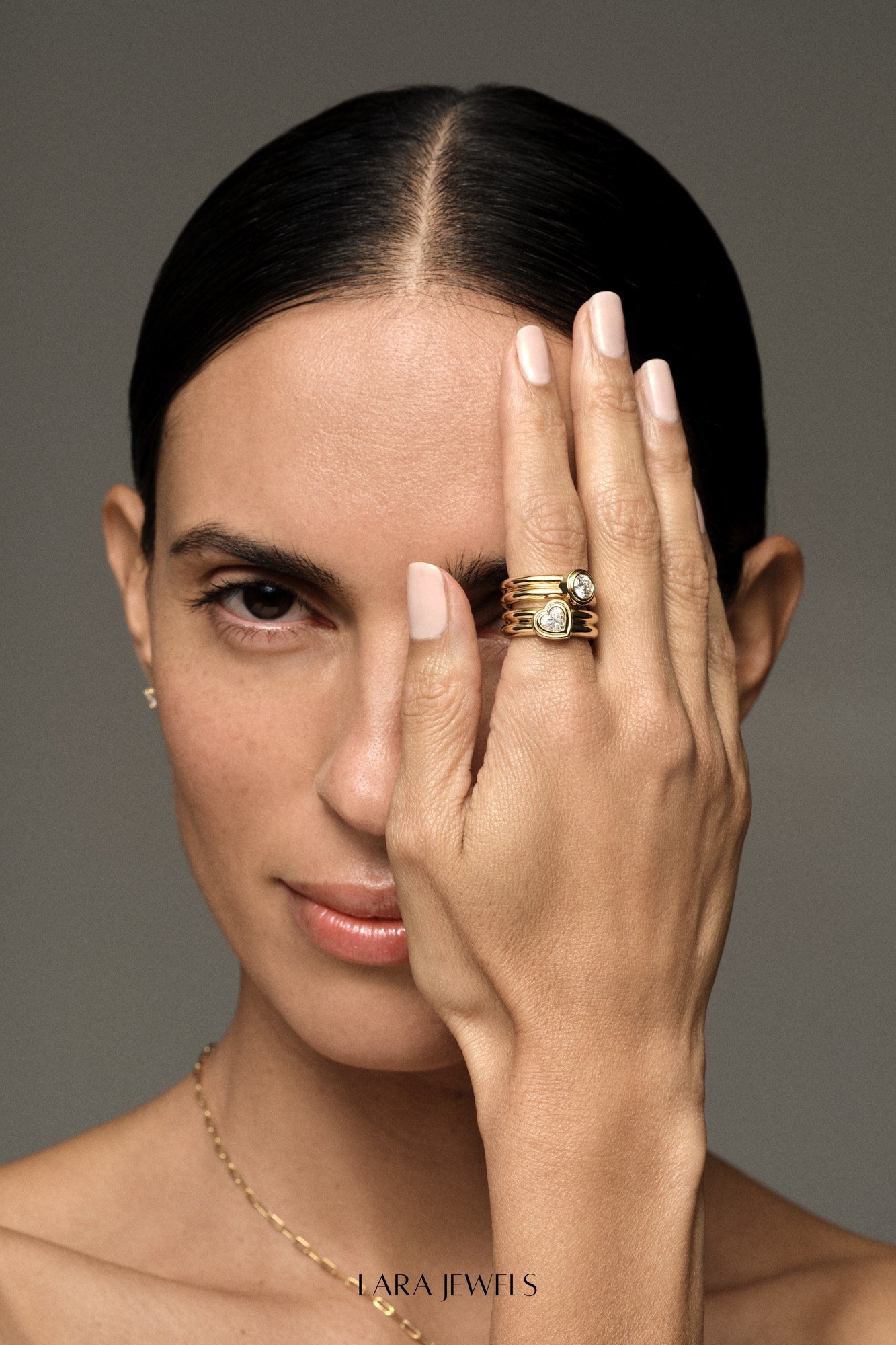 Roma Round Diamond Ring 18K Yellow Gold - Lifestyle