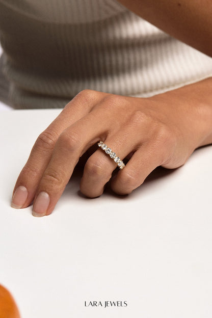 Round Diamond Half Band 18K Yellow Gold - Detail view