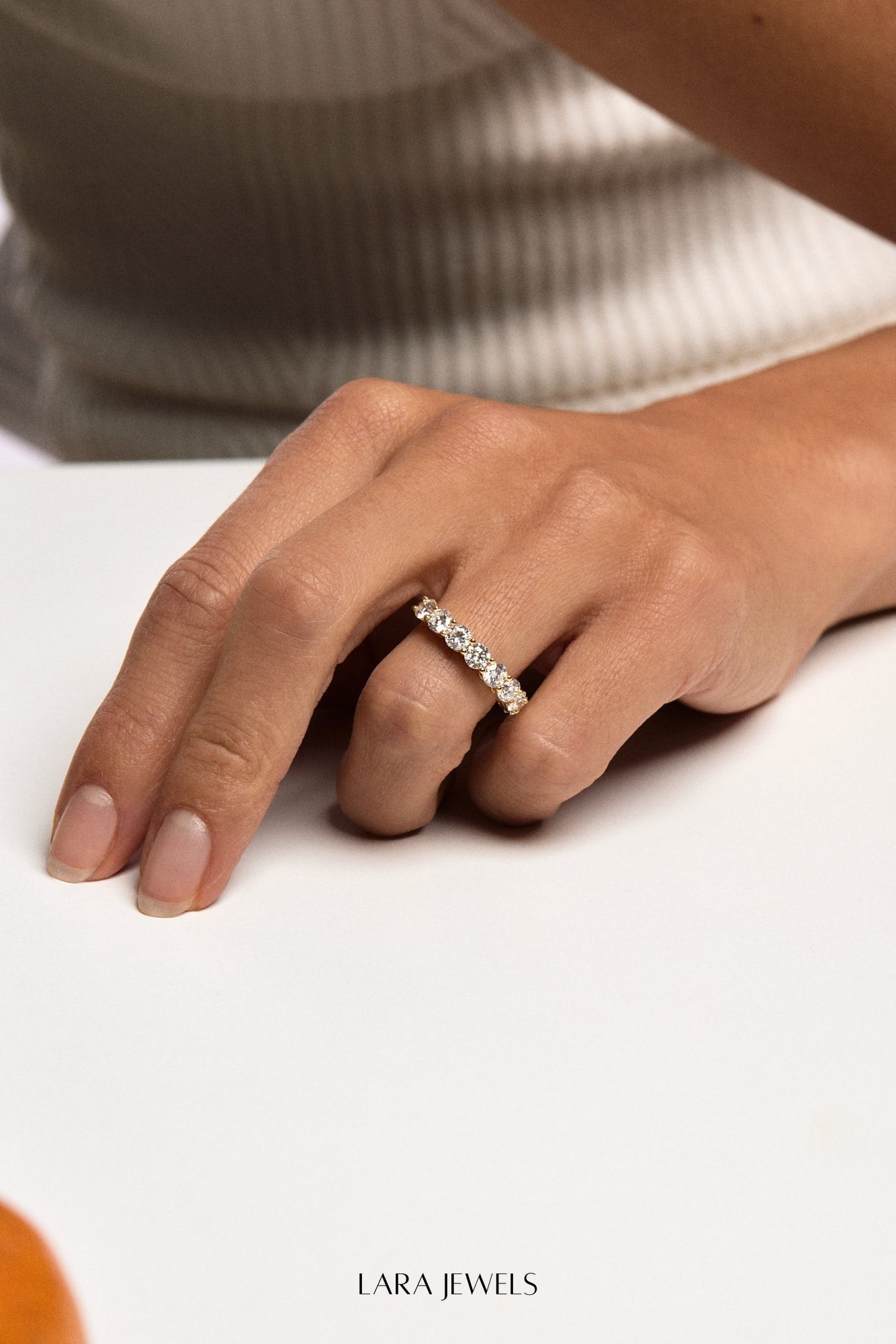 Round Diamond Half Band 18K White Gold - Detail view