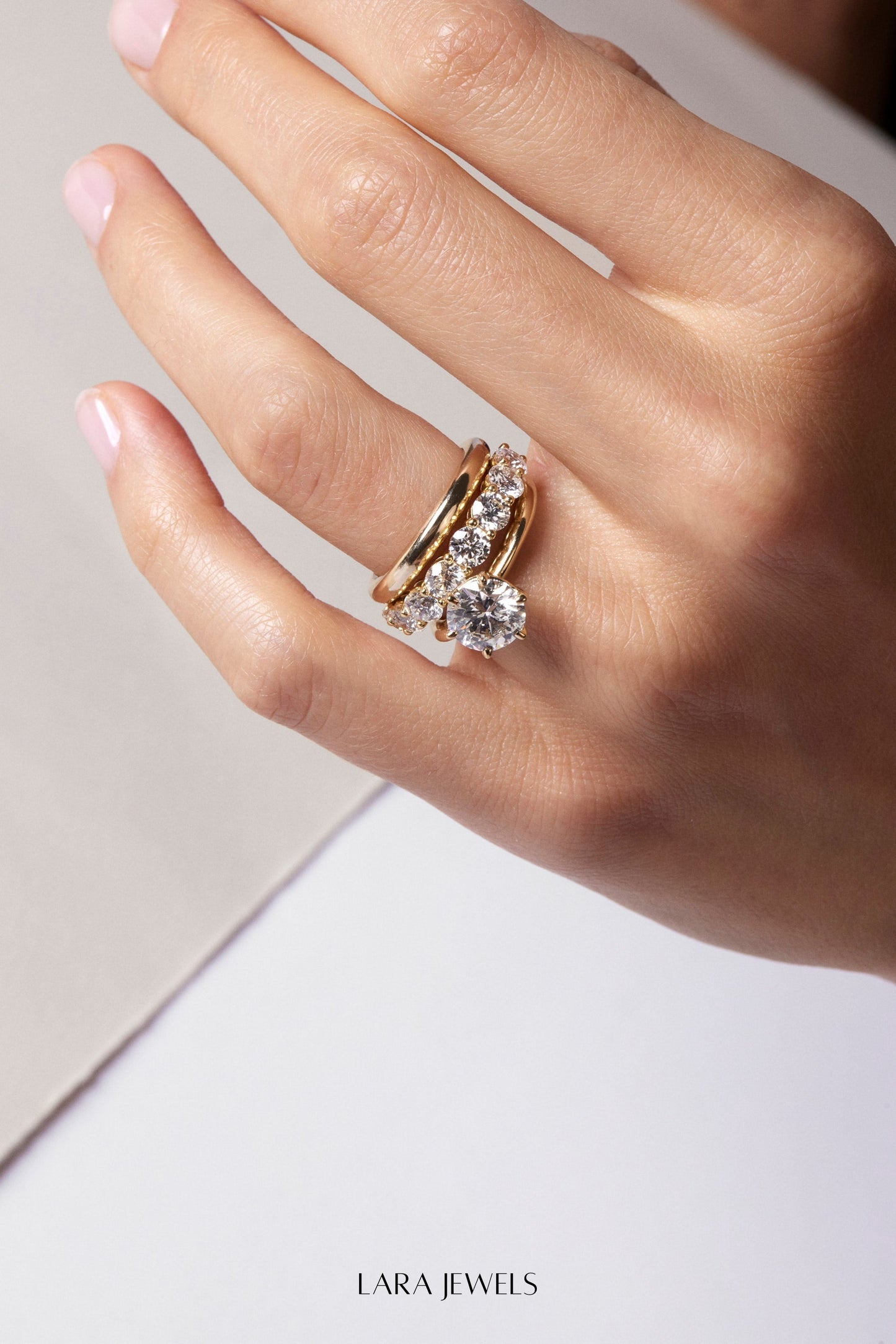 Round Diamond Ring 18K Gold - Side view