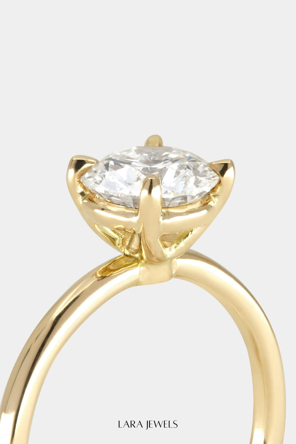 Round Diamond Ring 18K Gold - Detail