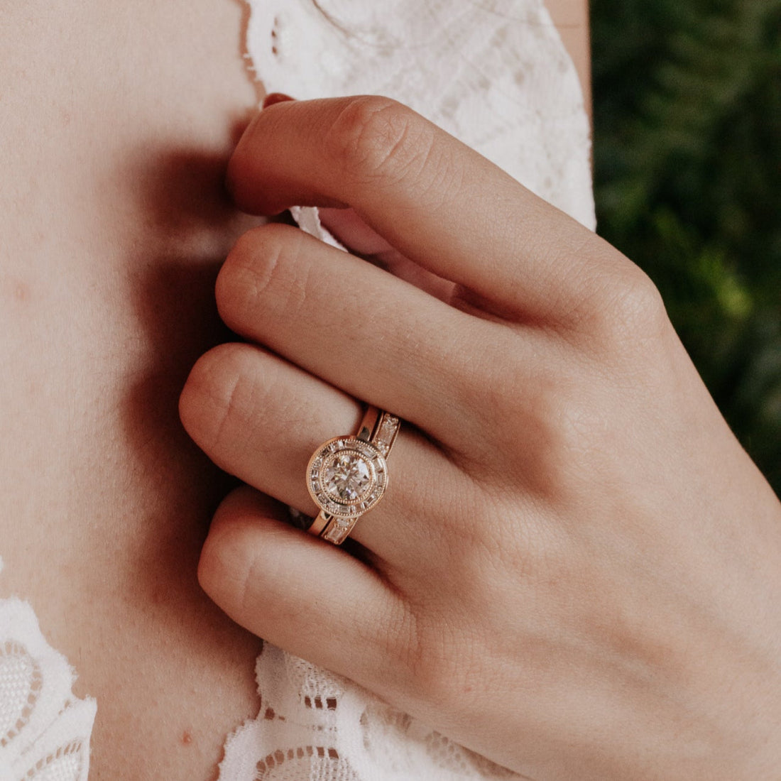 The Avenida Round Ring