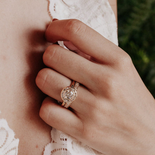 The Avenida Round Ring