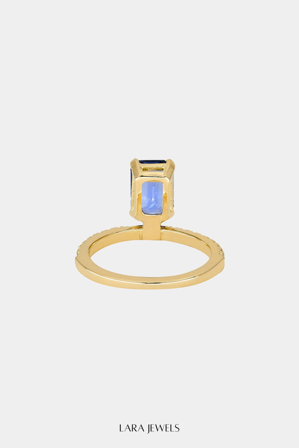 Sapphire Harley Ring 18K Gold - Lifestyle