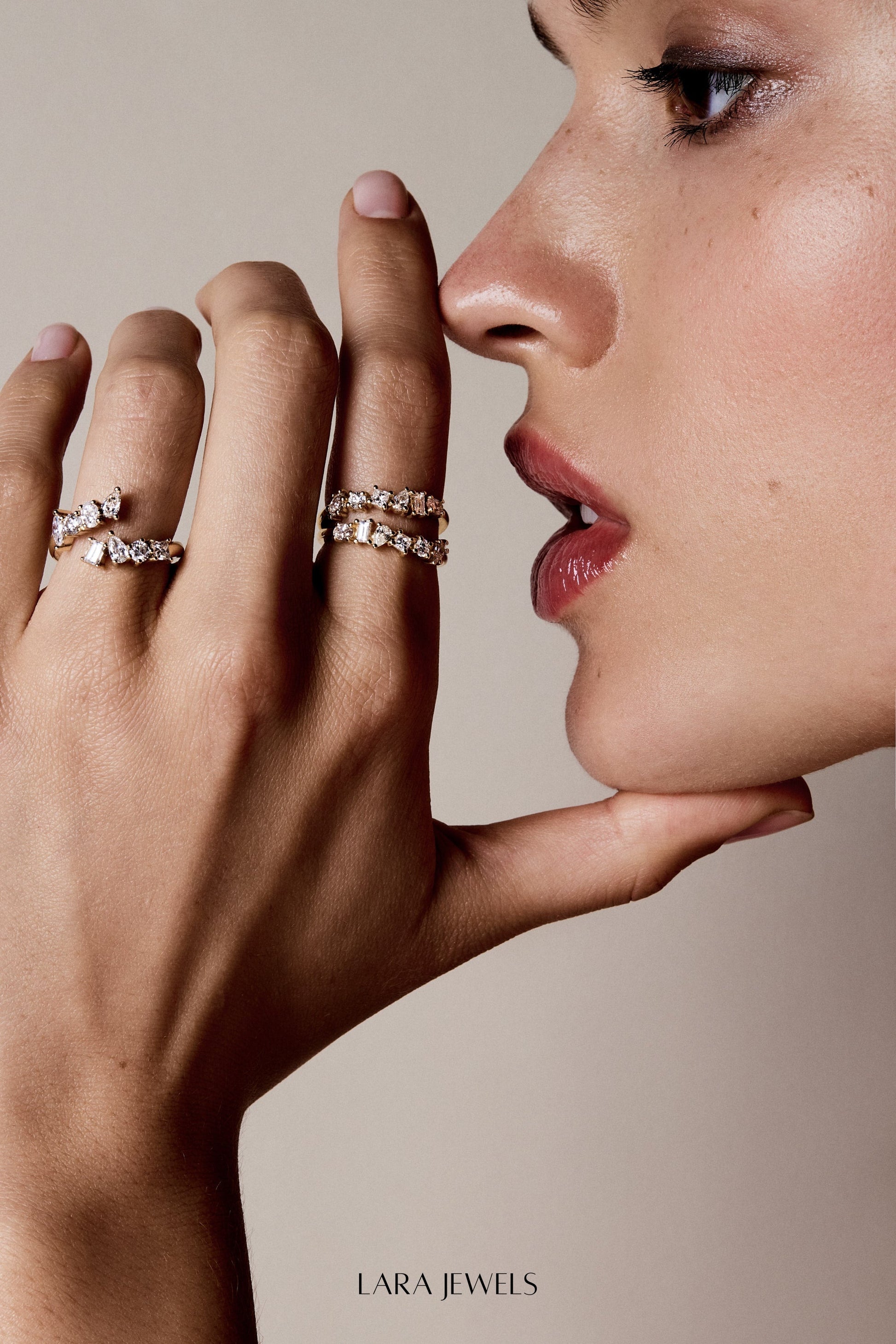 Scattered Diamond Ring 18K Yellow Gold - Side view