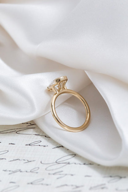 The Zadie Oval Solitaire