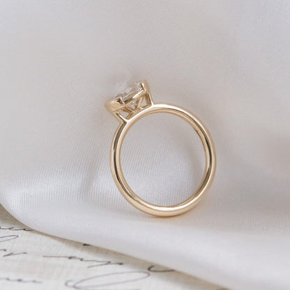 The Austen Oval Solitaire