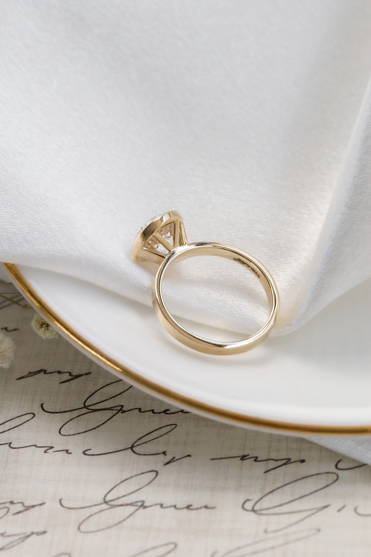 The Elena Round Solitaire