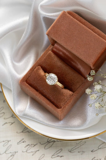The Elena Round Solitaire