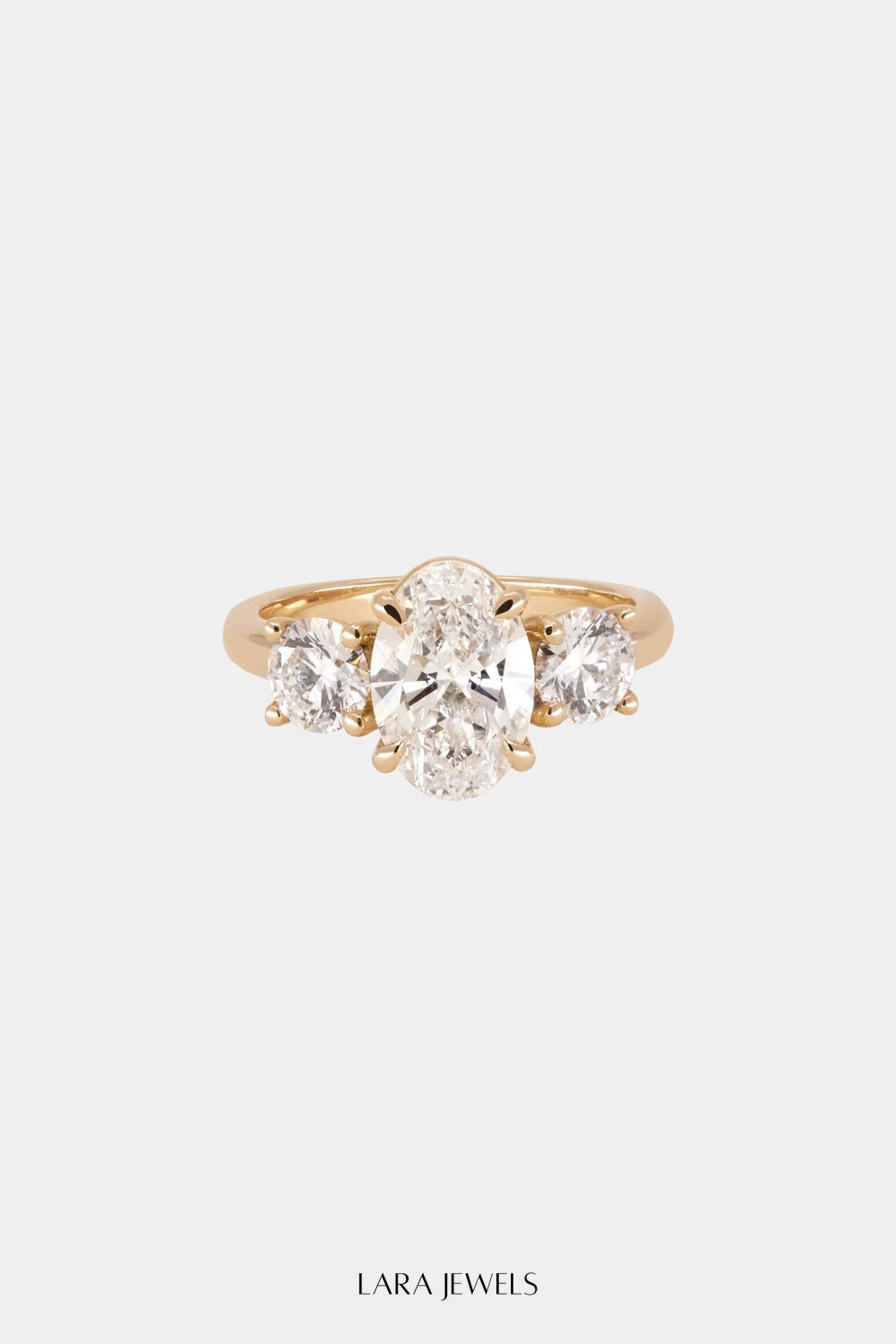 Trilogy Diamond Ring 18K Gold - On model