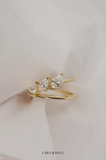 Triple Pear Diamond Ring 18K Yellow Gold - Detail view
