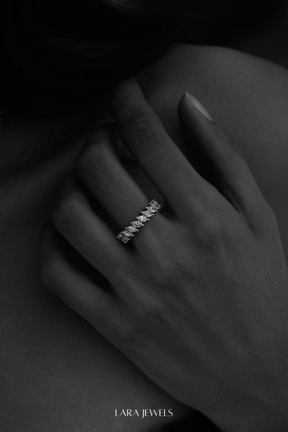Violet Diamond Ring 18K White Gold - Side view