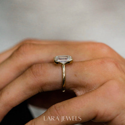 1.0-3.0 CT Emerald Shaped Lab Grown Diamond Bezel Solitaire Engagement Ring