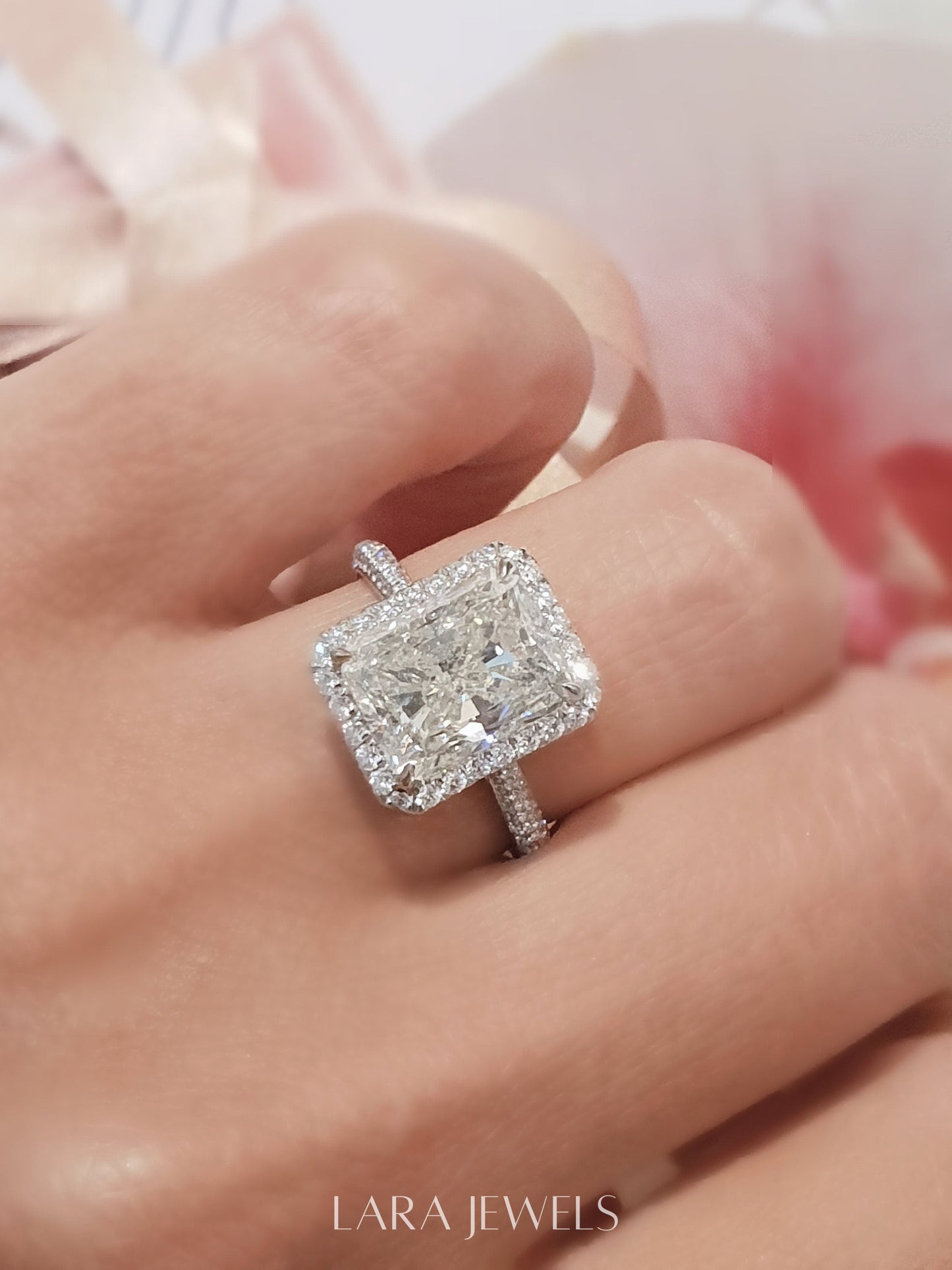 1.0-3.0 CT Radiant Lab Grown Diamond Halo Engagement Ring